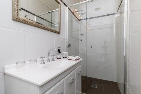 94Best Apartments - Tourism Brisbane 0