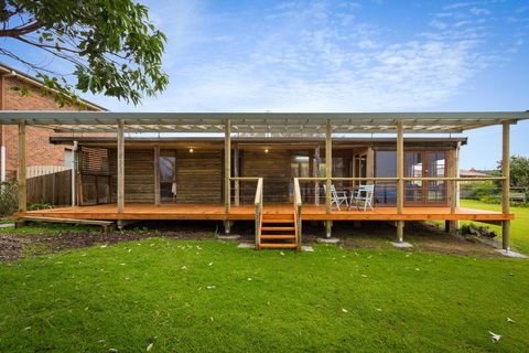 98 Ocean Parade - Rustic Log Cabin - Tourism Brisbane 0