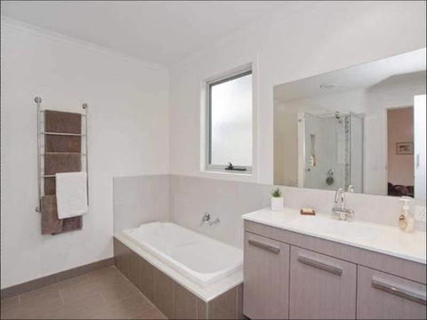 A Beautiful Beach House Torquay - Tourism Brisbane 3