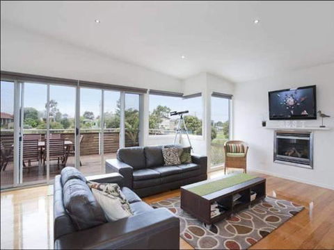 A Beautiful Beach House Torquay - Tourism Brisbane 1