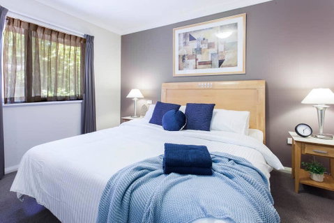 A Comfy 2BR Home, Top Location, FREE Parking - Brisbane Tourism 0