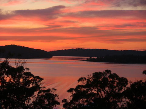 A Lakehouse Escape - Tourism Brisbane 0