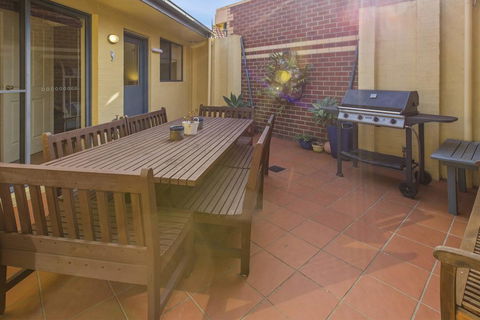 A Mariners Place - BEST Location In Town! - Tourism Brisbane 3