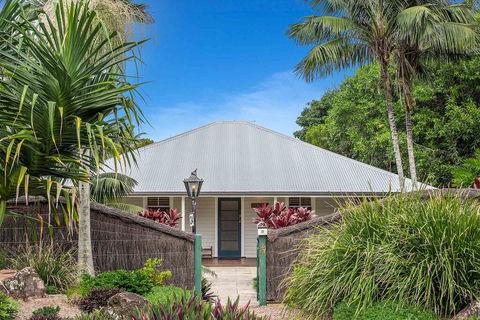 A PERFECT STAY - Cavvanbah Seaside Cottage - Brisbane Tourism 2