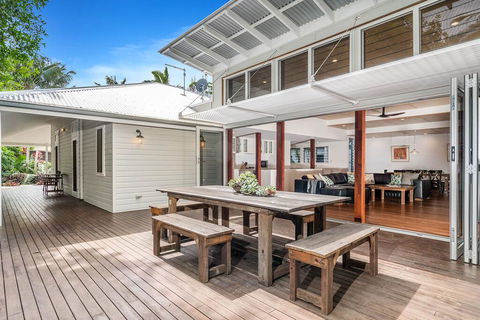 A PERFECT STAY - Cavvanbah Seaside Cottage - Brisbane Tourism 1