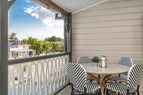 A PERFECT STAY - Luxe & Bloom - Tourism Brisbane 3