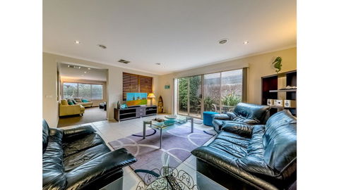 A TOUCH OF CLASS - PET FRIENDLY (OUTSIDE ONLY) - Tourism Brisbane 1