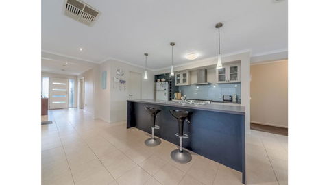 A TOUCH OF CLASS - PET FRIENDLY (OUTSIDE ONLY) - Tourism Brisbane 3