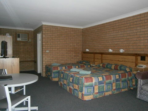 Aaron Inn Motel - Tourism Brisbane 1