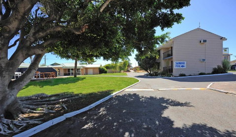 Abrolhos Reef Lodge - Brisbane Tourism 2