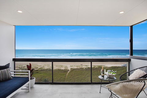 Absolute Beach Front Renovated 3 Bdrm 2 Bath App - Tourism Brisbane 3