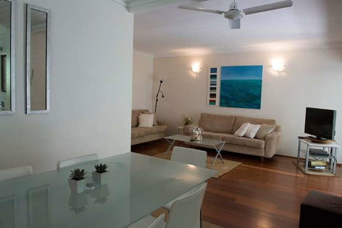 Absolute Beachfront - Mooloolaba - Tourism Brisbane 2