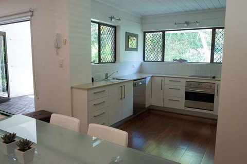 Absolute Beachfront - Mooloolaba - Tourism Brisbane 3