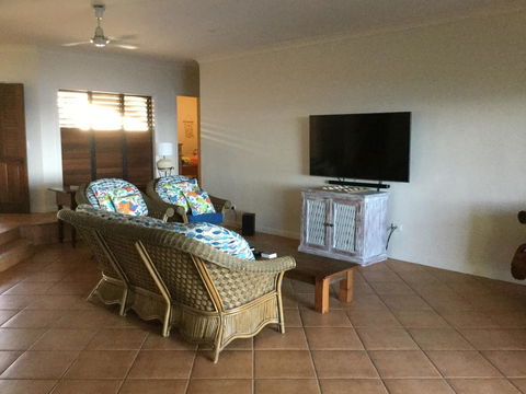 ABSOLUTE BEACHFRONT BLISS @ NEWELL BEACH - Tourism Brisbane 2