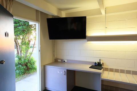 Absolute Lakes Entrance Motel - Brisbane Tourism 3