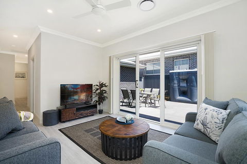 Accommodation Hunter - Adams Street Maitland - Brisbane Tourism 1