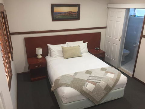 Across Country Motel And Serviced Apartments - Brisbane Tourism 0