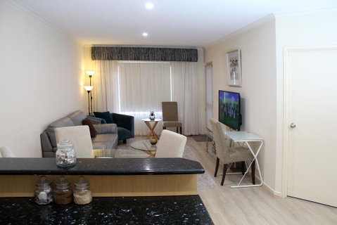 ADELAIDE CBD APARTMENT - 3BR, 2BATH & CARPARK - Brisbane Tourism 0