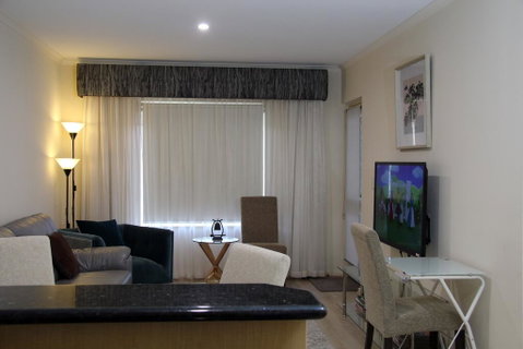 ADELAIDE CBD APARTMENT - 3BR, 2BATH & CARPARK - Brisbane Tourism 1