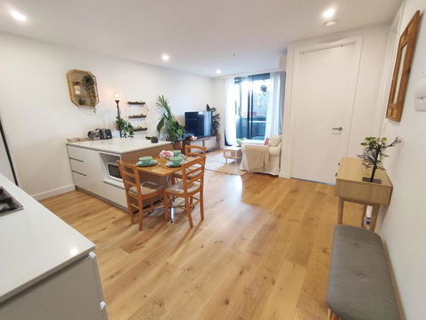 Dreamy Nature Apt In Free Tram Zone With Garden Views & Free Parking - Tourism Brisbane 1
