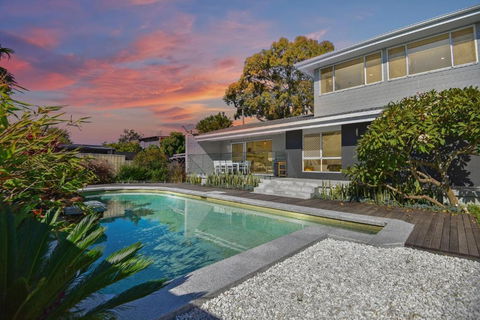 Diamond Head Manor - Tourism Brisbane 0