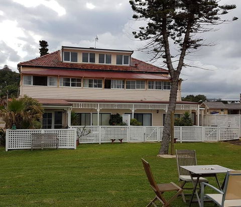 Direct Beachfront Sunrise Apartment - The Coachhouse - Tourism Brisbane 2