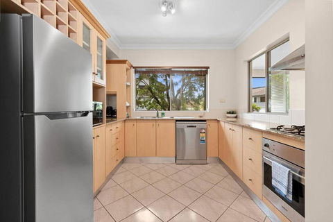 Discover A Lush Poolside Stay At The Lakes Resort - Tourism Brisbane 4