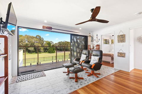 Discover Coastal Living Perfection At Point Vernon - Tourism Brisbane 2