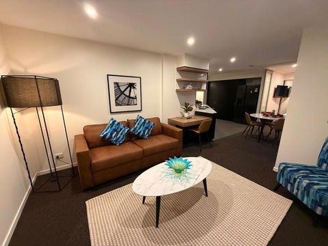 Discover Urban Bliss In Our 1-bedroom Apartment! City Views And Cultural Gems - Tourism Brisbane 2