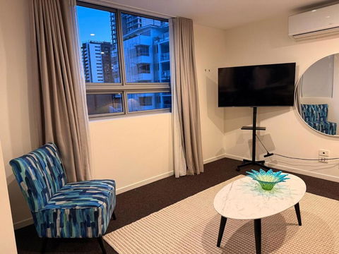 Discover Urban Bliss In Our 1-bedroom Apartment! City Views And Cultural Gems - Tourism Brisbane 4