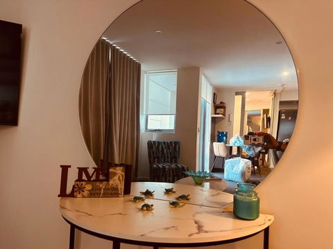 Discover Urban Bliss In Our 1-bedroom Apartment! City Views And Cultural Gems - Tourism Brisbane 3