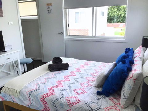 Discover Warilla - Bright And Airy Townhouse Near The Beach And Lake - Tourism Brisbane 3