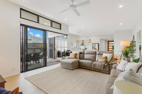 Dog-Friendly Beach House @ Black Rocks By UHoliday - Tourism Brisbane 3