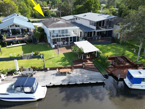 Dora Creek Stunning Modern Waterfront With Jetty Azure Reflections A Lakeside Retreat - Tourism Brisbane 1