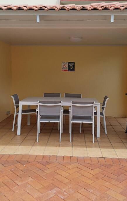 Dream Stay On The Strand, One Bedroom Apartment On The Third Floor - Tourism Brisbane 4