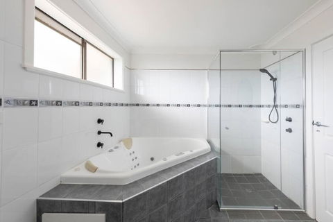 Dreamtime Beach Retreat - 4 Bedroom With Ocean View - Tourism Brisbane 2