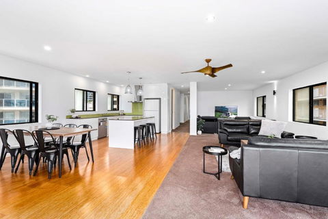 Driftwood Apartments In Surfers Paradise - Privately Managed - Tourism Brisbane 3