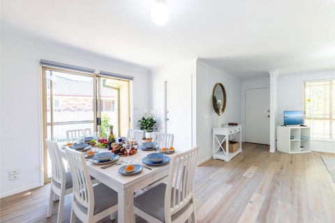 Driftwood Cottage 1 28 Farm Rd Pet Friendly Wi Fi Air Con And Ground Floor - Tourism Brisbane 1