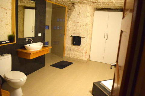 Dug Out B&B - Brisbane Tourism 3