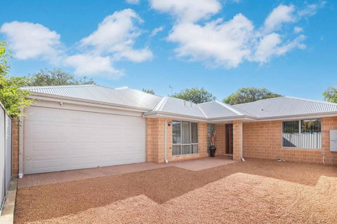 Duke Cottage - Pet Friendly Near Beach. - Tourism Brisbane 3