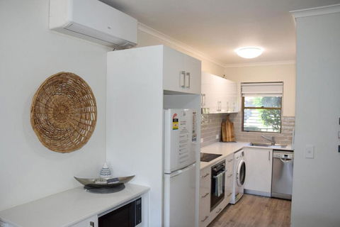 Dunbar Court Unit 3 - Bring Your Own Linen - Tourism Brisbane 4