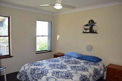 Dunbar Court Unit 8 - Bring Your Own Linen - Tourism Brisbane 4