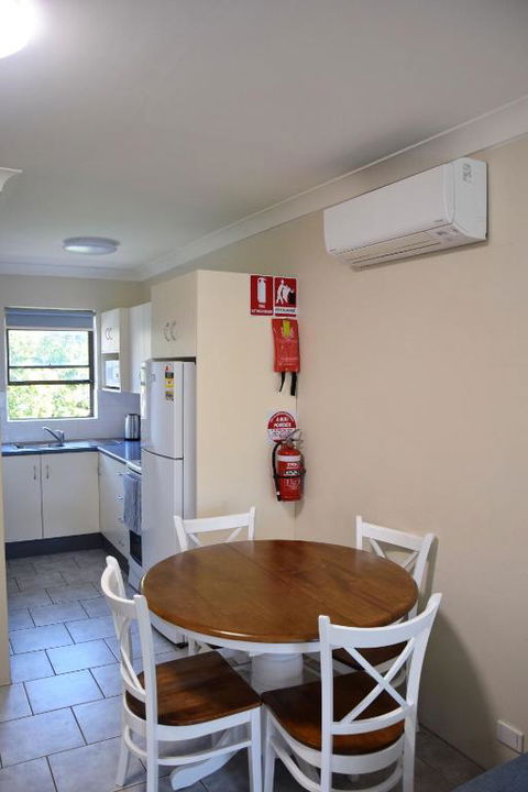 Dunbar Court Unit 8 - Bring Your Own Linen - Tourism Brisbane 2