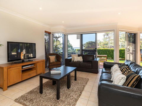 Dutchies Vista, 1 45 Christmas Bush Ave - Ground Floor Duplex With Stunning Water Views And Close To The Beach - Tourism Brisbane 0