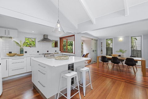 Dwyer St Great Family Beach House - Tourism Brisbane 1