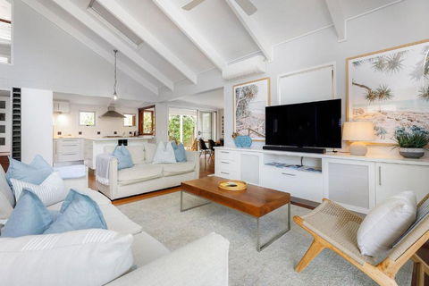 Dwyer St Great Family Beach House - Tourism Brisbane 0