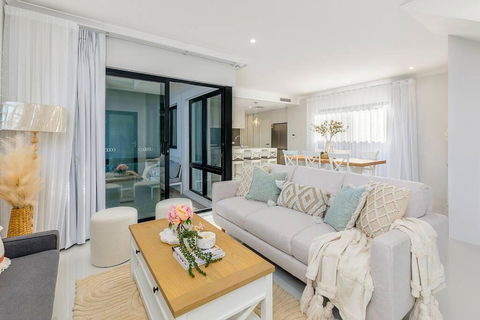 East Vic Park Luxe New Home - Tourism Brisbane 4