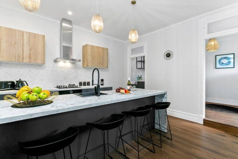 EDW19 - Stylish 2-Bed, 2-Bath Townhose In Drummoyne - Tourism Brisbane 0
