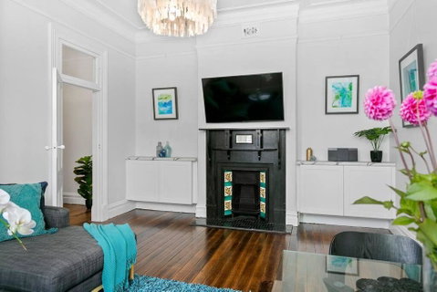 EDW19 - Stylish 2-Bed, 2-Bath Townhose In Drummoyne - Tourism Brisbane 2