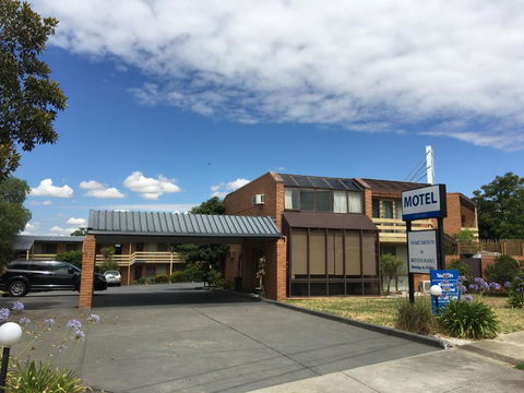 Essendon Motel - Tourism Brisbane 0